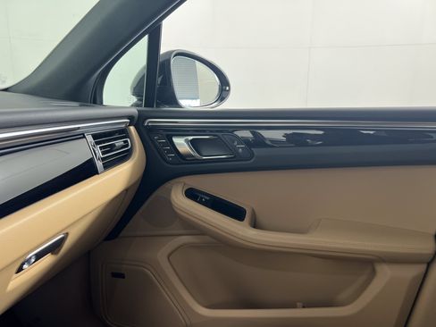 Certified 2026 Porsche Macan AWD/4WD image 14