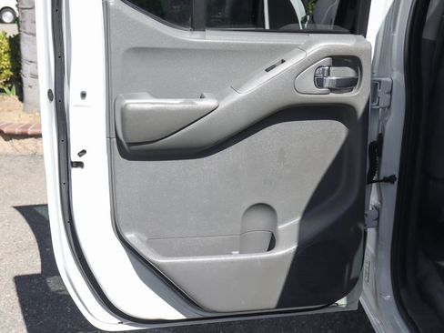 Used 2016 Nissan Frontier SV image 33