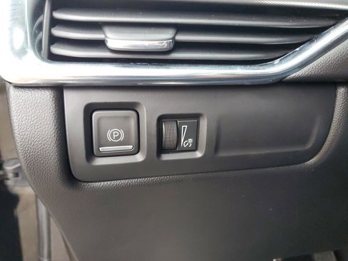 Used 2021 Cadillac XT4 Premium Luxury w/ Cold Weather Package image 19