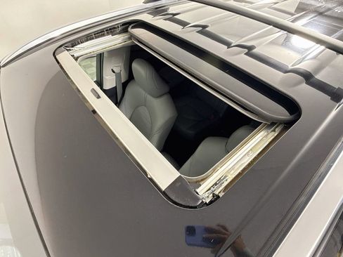 Used 2020 Toyota Highlander XLE FWD image 23
