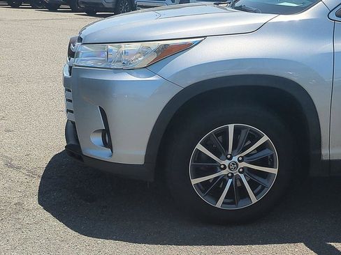 Used 2019 Toyota Highlander XLE FWD image 10