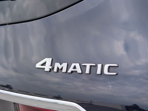 Used 2021 Mercedes-Benz GLC 300 4MATIC image 9