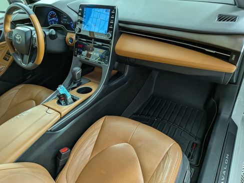 Used 2019 Toyota Avalon Limited FWD image 29