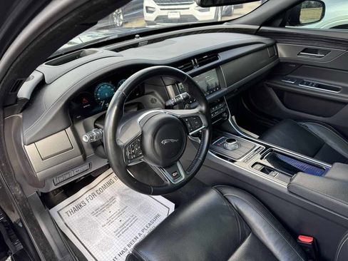 Used 2016 Jaguar XF S image 11