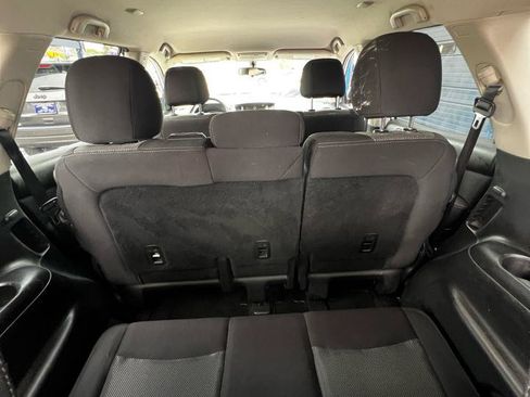 Used 2017 Nissan Pathfinder S AWD/4WD image 7