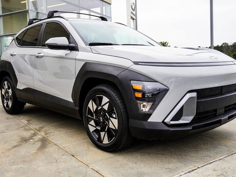 Used 2025 Hyundai Kona SEL image 4