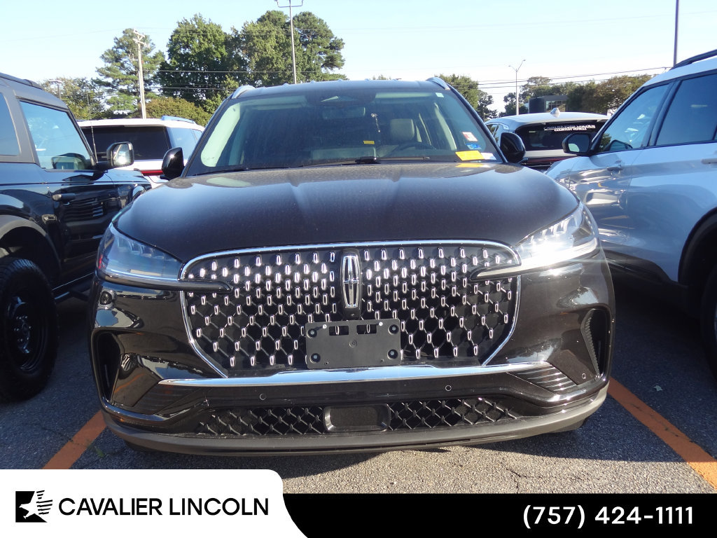 Used 2026 Lincoln Aviator AWD image 2