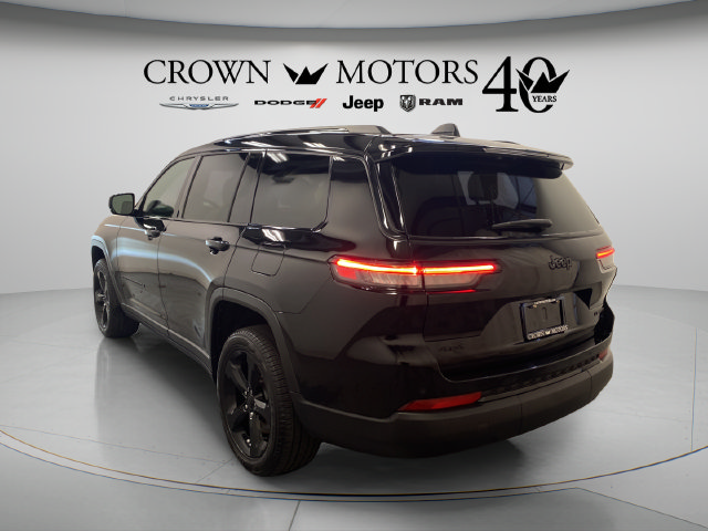 Used 2025 Jeep Grand Cherokee L Limited w/ Black Appearance Package AWD/4WD image 3