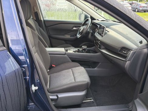 Used 2024 Nissan Rogue SV FWD image 13