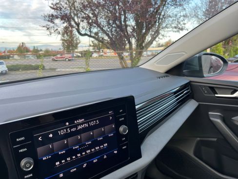 Used 2025 Volkswagen Jetta SE image 35