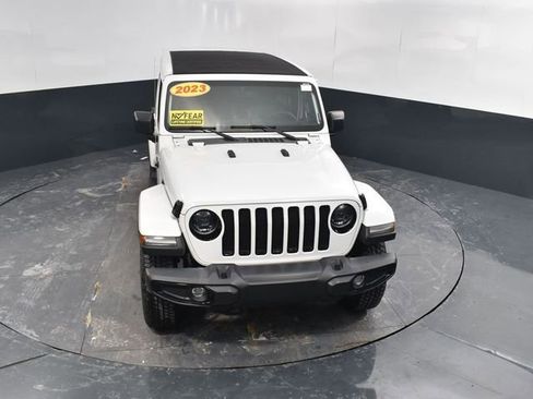 Used 2023 Jeep Wrangler Altitude image 33