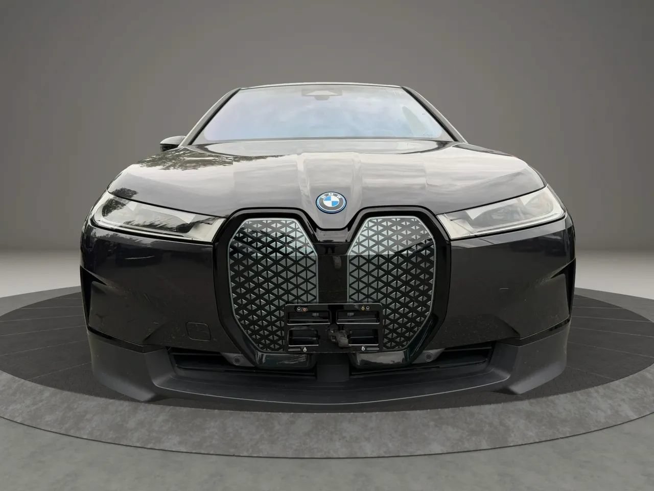 Used 2024 BMW iX xDrive50 AWD/4WD image 2