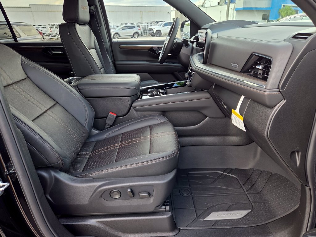 Used 2026 Chevrolet Suburban High Country RWD image 19