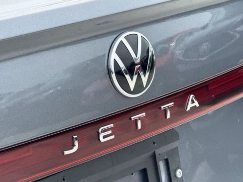 Used 2025 Volkswagen Jetta SE FWD image 10
