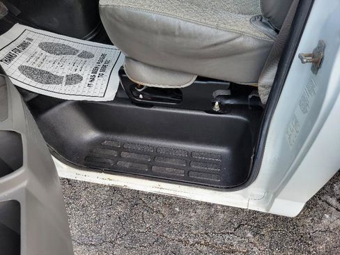 Used 2014 Chevrolet Express 4500 Extended image 27