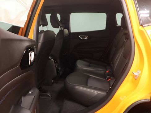 Used 2026 Jeep Compass Latitude w/ Sun and Sound Group AWD/4WD image 14