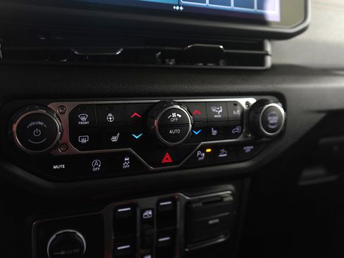 Used 2024 Jeep Wrangler Willys image 22