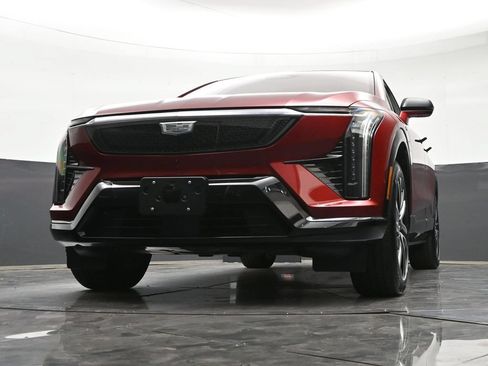Certified 2025 Cadillac Optiq Sport 1 AWD/4WD image 31