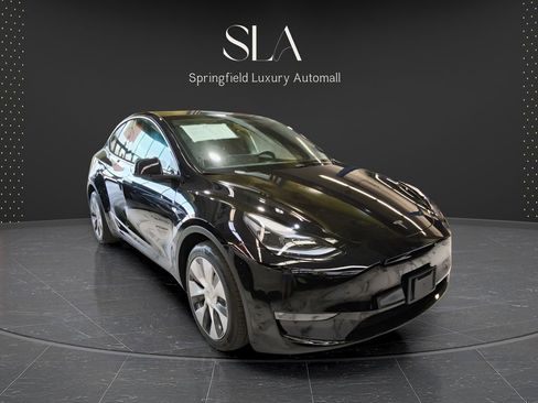 Used 2023 Tesla Model Y Long Range AWD/4WD image 1