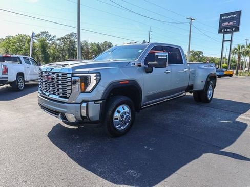 Used 2025 GMC Sierra 3500 Denali w/ Denali Reserve Package AWD/4WD image 4