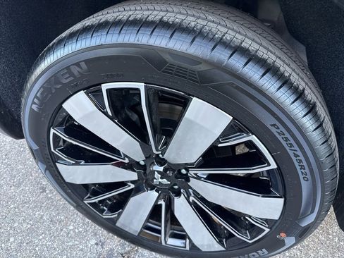 New 2026 Mitsubishi Outlander SE image 12