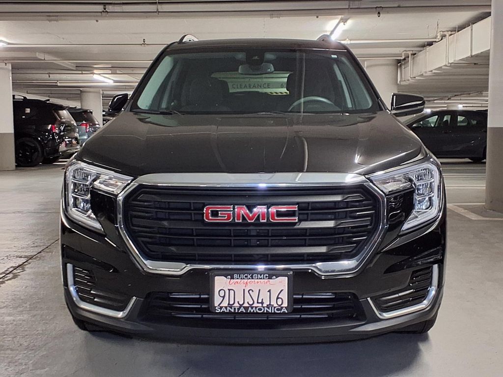 Certified 2022 GMC Terrain SLE w/ Driver Convenience Package FWD image 2