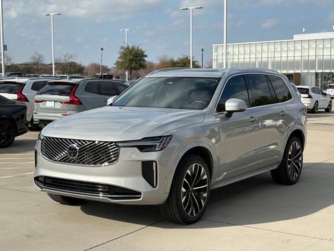 Certified 2025 Volvo XC90 B6 Plus image 3