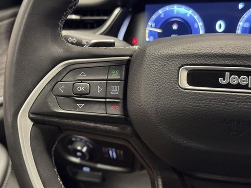 Used 2023 Jeep Grand Cherokee L Limited w/ Black Appearance Package AWD/4WD image 25