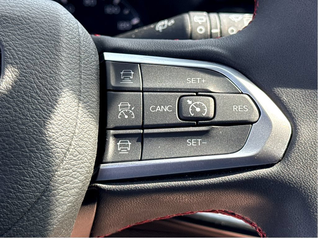 Used 2025 Jeep Compass Trailhawk AWD/4WD image 16