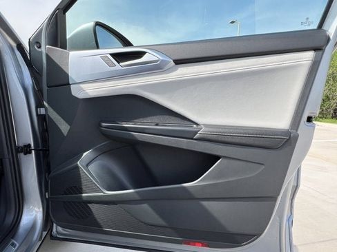 New 2025 Volkswagen Taos SE image 27