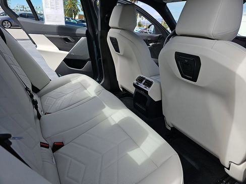 Used 2025 BMW 530i RWD image 11