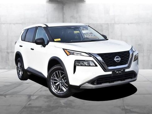 Used 2023 Nissan Rogue S image 2