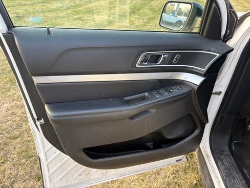 Used 2016 Ford Explorer XLT w/ Equipment Group 202A image 14