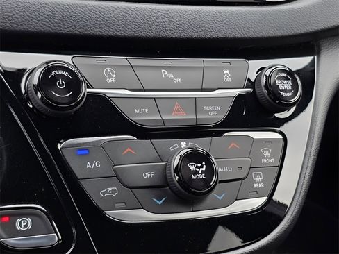 Used 2020 Chrysler Pacifica Touring w/ S Appearance Package image 34