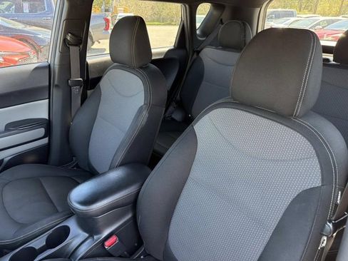 Used 2017 Kia Soul + image 10