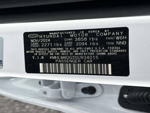 Used 2025 Hyundai Elantra Sport FWD image 31