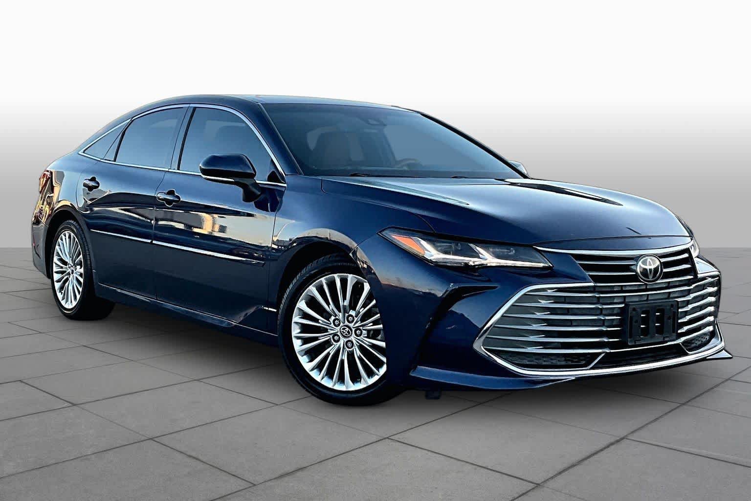 Used 2020 Toyota Avalon Limited FWD image 3