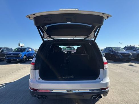 Used 2020 Lincoln Aviator Reserve w/ Equipment Group 202A image 9