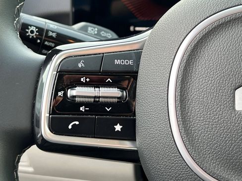 Certified 2025 Kia Sorento S image 29