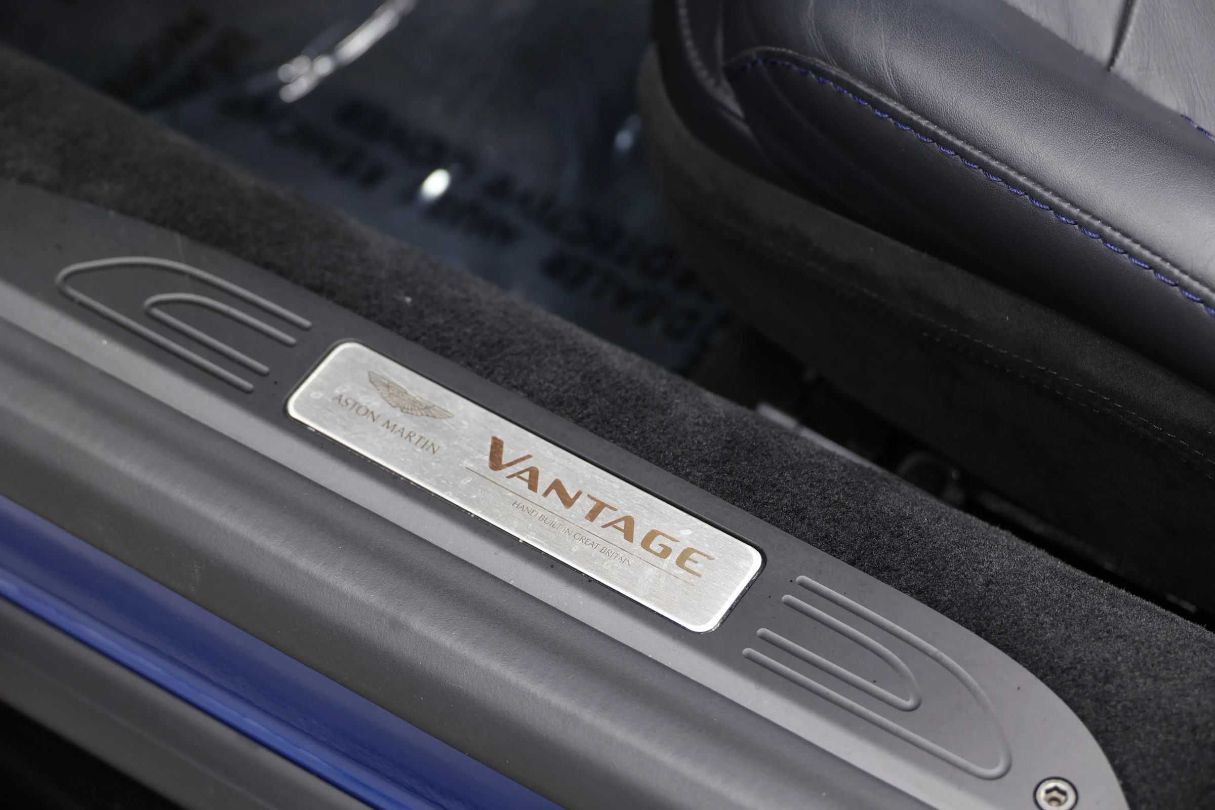 Used 2023 Aston Martin V8 Vantage Roadster RWD image 16