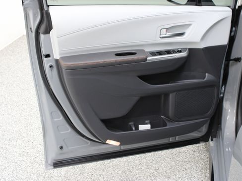 Used 2023 Toyota Sienna XSE w/ XSE Plus Package AWD/4WD image 12