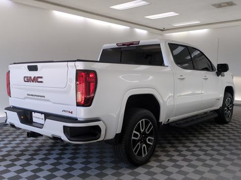 Used 2025 GMC Sierra 1500 AT4 w/ AT4 Premium Package AWD/4WD image 9