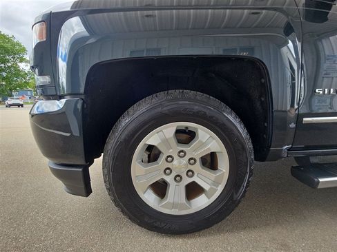 Used 2017 Chevrolet Silverado 1500 LTZ Z71 w/ LTZ Plus Package AWD/4WD image 31