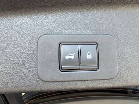 Used 2025 Nissan Murano SV AWD/4WD image 24