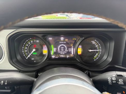 Used 2024 Jeep Wrangler Unlimited Sahara AWD/4WD image 21