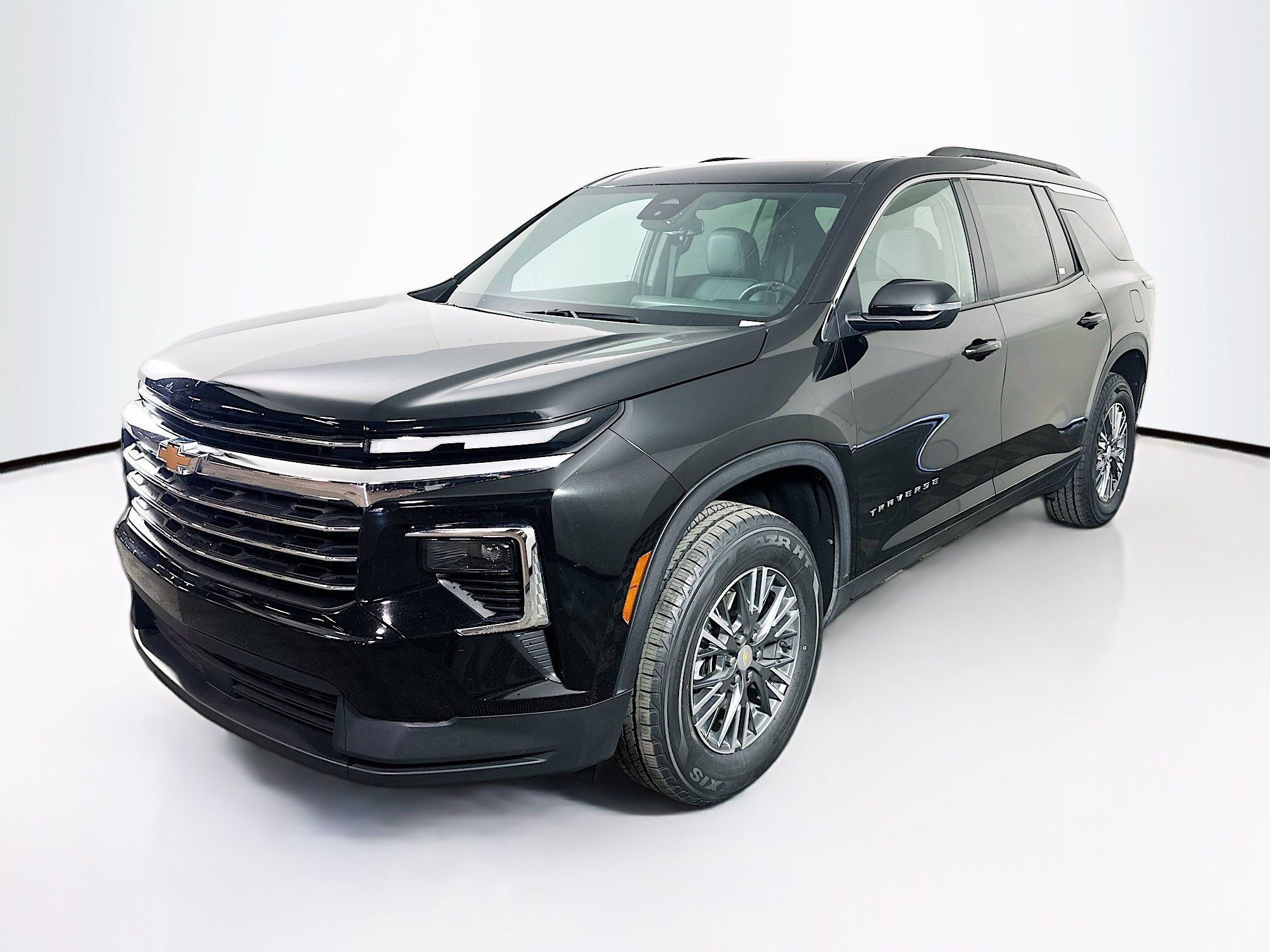 Used 2025 Chevrolet Traverse LT AWD/4WD image 3