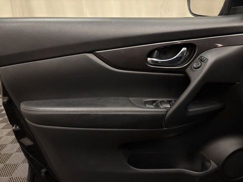 Used 2020 Nissan Rogue SV image 9