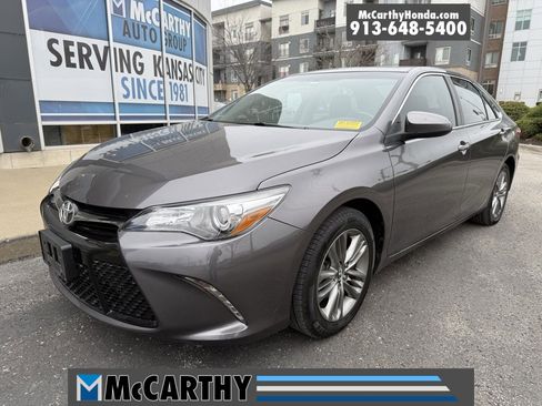Used 2016 Toyota Camry SE image 1