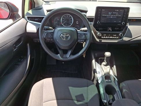 Used 2022 Toyota Corolla LE FWD image 11