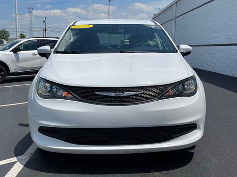 Used 2022 Chrysler Voyager LX FWD image 14
